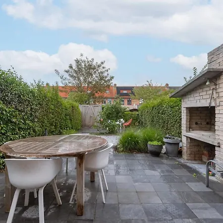 Huswell - Cosy With Garden