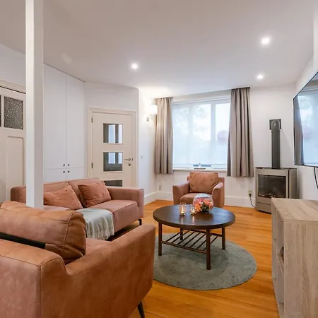 בית נופש Huswell - Cosy With Garden *